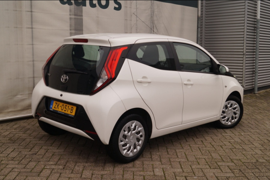 Toyota Aygo 1.0 VVT-i X-Play Automaat -AIRCO-LED-CAM-CARPLAY-