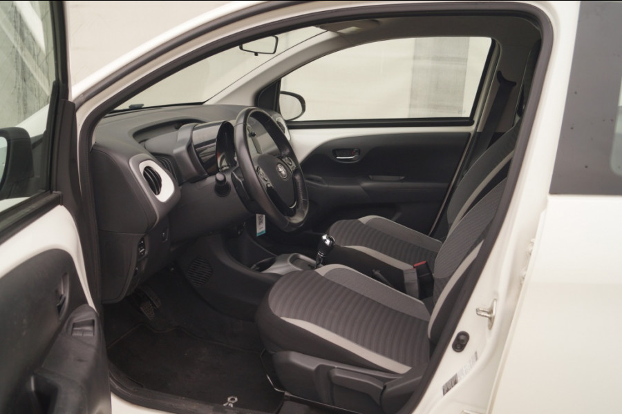 Toyota Aygo 1.0 VVT-i X-Play Automaat -AIRCO-LED-CAM-CARPLAY-