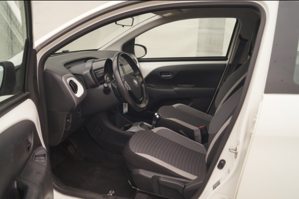 Toyota Aygo 1.0 VVT-i X-Play Automaat -AIRCO-LED-CAM-CARPLAY-