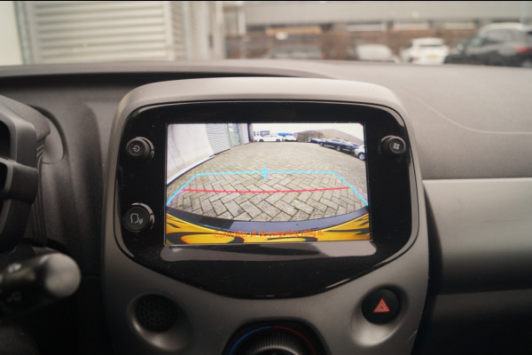 Toyota Aygo 1.0 VVT-i X-Play Automaat -AIRCO-LED-CAM-CARPLAY-