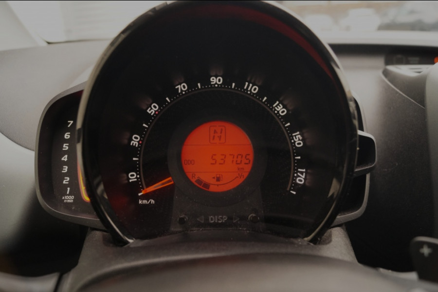 Toyota Aygo 1.0 VVT-i X-Play Automaat -AIRCO-LED-CAM-CARPLAY-