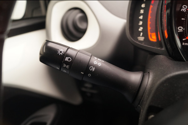 Toyota Aygo 1.0 VVT-i X-Play Automaat -AIRCO-LED-CAM-CARPLAY-