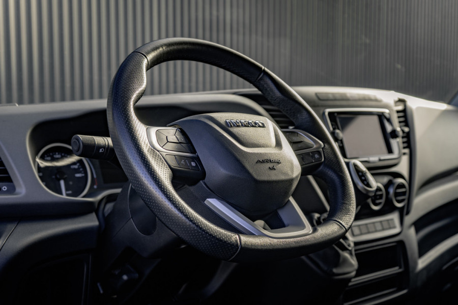 Iveco Daily 35S16V L2H2 | Automaat | Air-Pro Editie | Luchtvering | LED | Camera | Navi | PDC | 3.5T Trekgewicht | Oprijplaat | Cruise | Eur