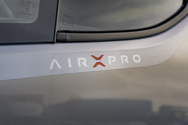 Iveco Daily 35S16V L2H2 | Automaat | Air-Pro Editie | Luchtvering | LED | Camera | Navi | PDC | 3.5T Trekgewicht | Oprijplaat | Cruise | Eur