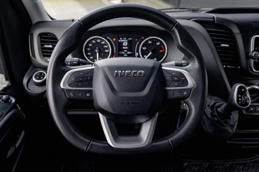 Iveco Daily 35S16V L2H2 | Automaat | Air-Pro Editie | Luchtvering | LED | Camera | Navi | PDC | 3.5T Trekgewicht | Oprijplaat | Cruise | Eur