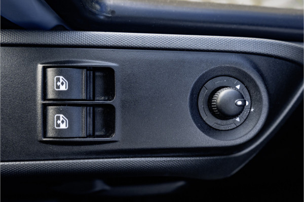 Iveco Daily 35S16V L2H2 | Automaat | Air-Pro Editie | Luchtvering | LED | Camera | Navi | PDC | 3.5T Trekgewicht | Oprijplaat | Cruise | Eur