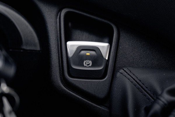 Iveco Daily 35S16V L2H2 | Automaat | Air-Pro Editie | Luchtvering | LED | Camera | Navi | PDC | 3.5T Trekgewicht | Oprijplaat | Cruise | Eur