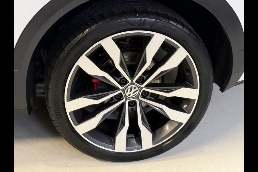 Volkswagen T-Roc 2.0 TSI 4Motion Sport Business R | Pano | R-Line | Stoelverwarming Apple Carplay | Elektrische kofferklep