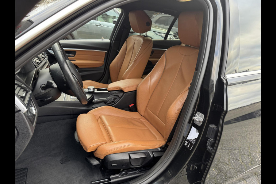 BMW 3-serie 320i Corporate Lease High Executive | Navigatie | Privacy Glass | Lichtmetalen Velgen | Climate Control | Xenon |