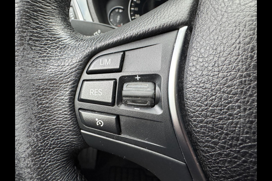 BMW 3-serie 320i Corporate Lease High Executive | Navigatie | Privacy Glass | Lichtmetalen Velgen | Climate Control | Xenon |