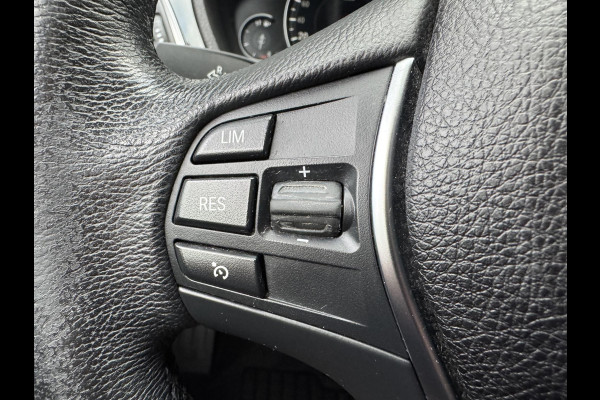 BMW 3-serie 320i Corporate Lease High Executive | Navigatie | Privacy Glass | Lichtmetalen Velgen | Climate Control | Xenon |