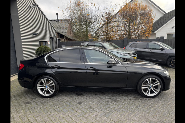 BMW 3-serie 320i Corporate Lease High Executive | Navigatie | Privacy Glass | Lichtmetalen Velgen | Climate Control | Xenon |