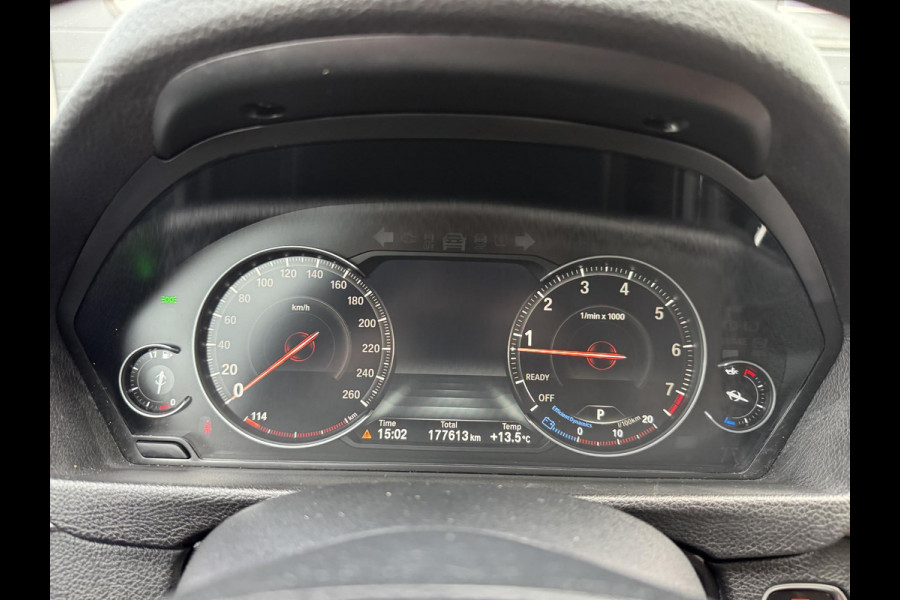 BMW 3-serie 320i Corporate Lease High Executive | Navigatie | Privacy Glass | Lichtmetalen Velgen | Climate Control | Xenon |