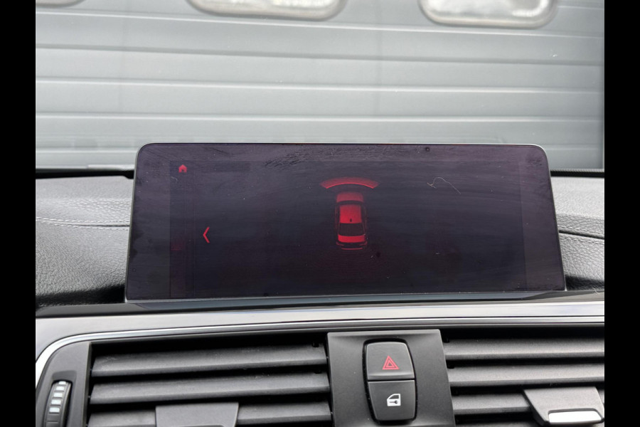 BMW 3-serie 320i Corporate Lease High Executive | Navigatie | Privacy Glass | Lichtmetalen Velgen | Climate Control | Xenon |