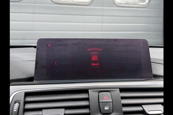 BMW 3-serie 320i Corporate Lease High Executive | Navigatie | Privacy Glass | Lichtmetalen Velgen | Climate Control | Xenon |