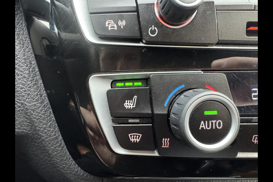 BMW 3-serie 320i Corporate Lease High Executive | Navigatie | Privacy Glass | Lichtmetalen Velgen | Climate Control | Xenon |