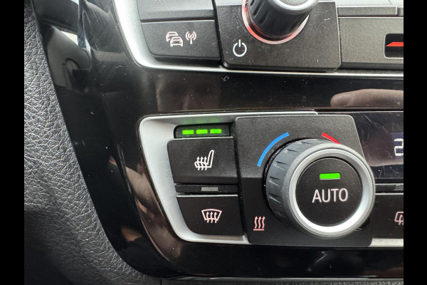 BMW 3-serie 320i Corporate Lease High Executive | Navigatie | Privacy Glass | Lichtmetalen Velgen | Climate Control | Xenon |