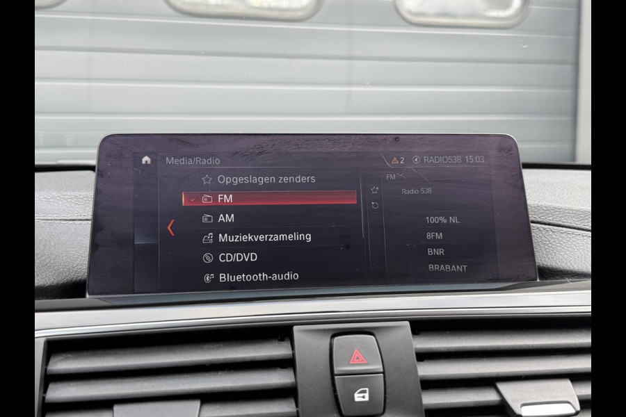 BMW 3-serie 320i Corporate Lease High Executive | Navigatie | Privacy Glass | Lichtmetalen Velgen | Climate Control | Xenon |