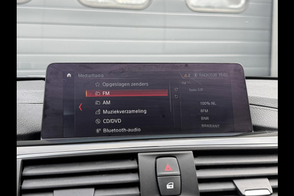 BMW 3-serie 320i Corporate Lease High Executive | Navigatie | Privacy Glass | Lichtmetalen Velgen | Climate Control | Xenon |