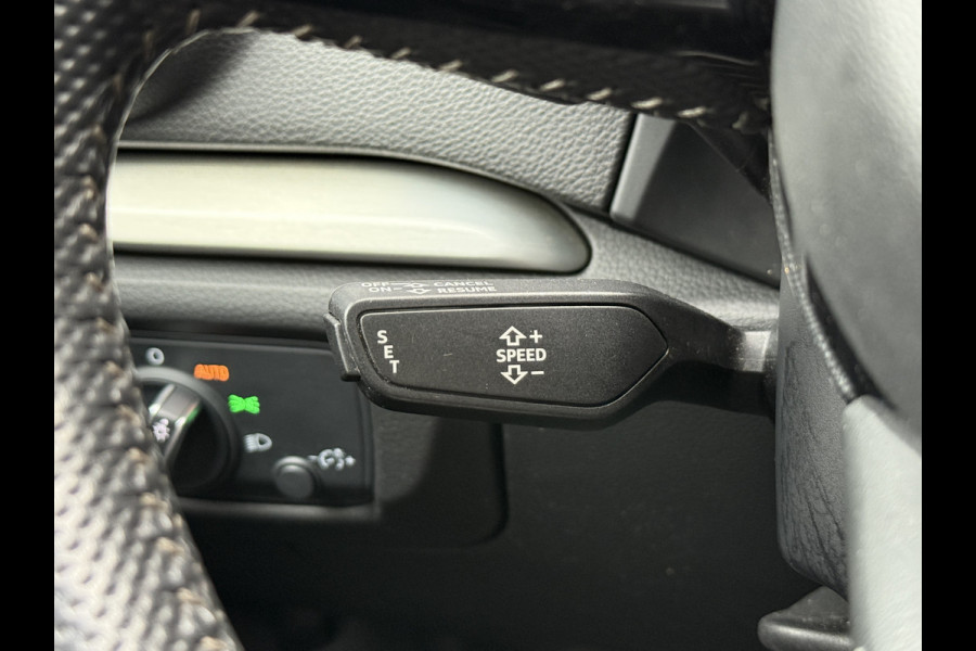 Audi A3 Limousine 35 TFSI CoD Sport S Line Edition | S-Line | Panoramadak | Draadloze telefoonlader .