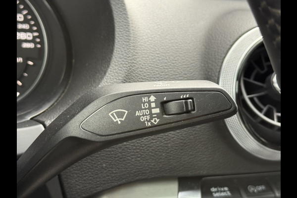 Audi A3 Limousine 35 TFSI CoD Sport S Line Edition | S-Line | Panoramadak | Draadloze telefoonlader .