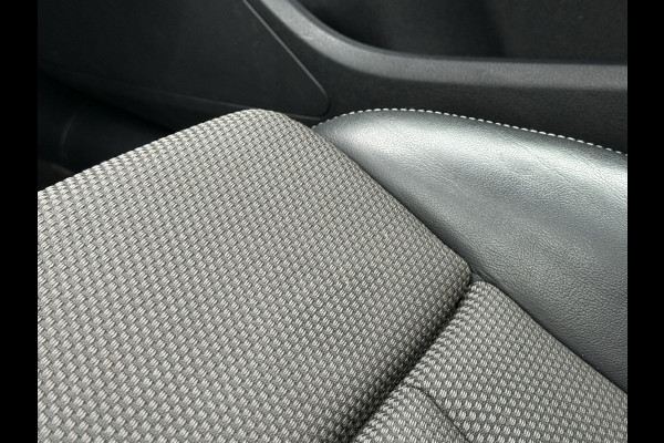 Audi A3 Limousine 35 TFSI CoD Sport S Line Edition | S-Line | Panoramadak | Draadloze telefoonlader .