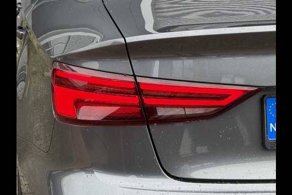 Audi A3 Limousine 35 TFSI CoD Sport S Line Edition | S-Line | Panoramadak | Draadloze telefoonlader .