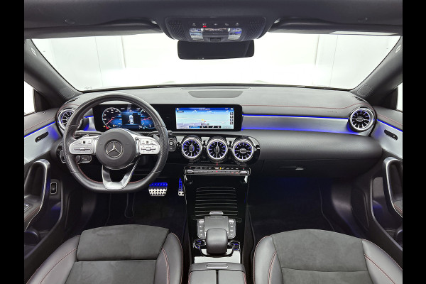 Mercedes-Benz CLA-Klasse 180 Business Solution AMG Panoramadak | Lichtmetalen velgen 5 spaaks |BMUX wide screen\ Naviagtie | parking support met camera achter | Inclusief 24 maanden MB Certified garantie voor Europa.