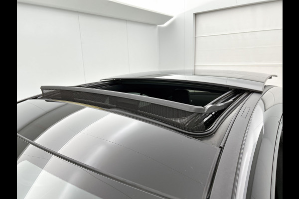 Mercedes-Benz CLA-Klasse 180 Business Solution AMG Panoramadak | Lichtmetalen velgen 5 spaaks |BMUX wide screen\ Naviagtie | parking support met camera achter | Inclusief 24 maanden MB Certified garantie voor Europa.