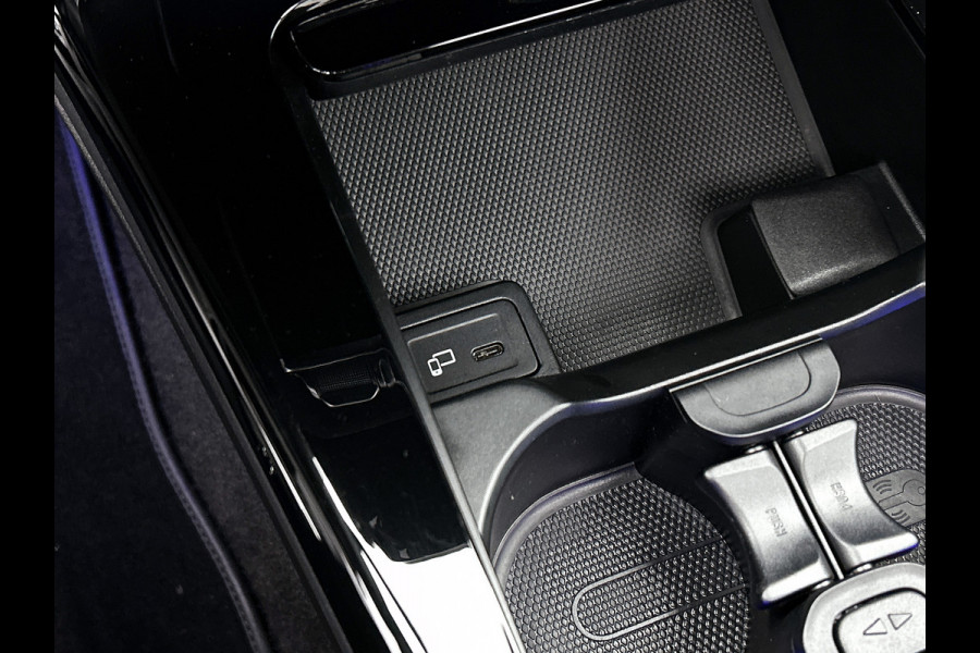 Mercedes-Benz CLA-Klasse 180 Business Solution AMG Panoramadak | Lichtmetalen velgen 5 spaaks |BMUX wide screen\ Naviagtie | parking support met camera achter | Inclusief 24 maanden MB Certified garantie voor Europa.