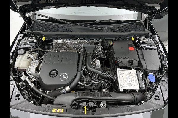 Mercedes-Benz CLA-Klasse 180 Business Solution AMG Panoramadak | Lichtmetalen velgen 5 spaaks |BMUX wide screen\ Naviagtie | parking support met camera achter | Inclusief 24 maanden MB Certified garantie voor Europa.