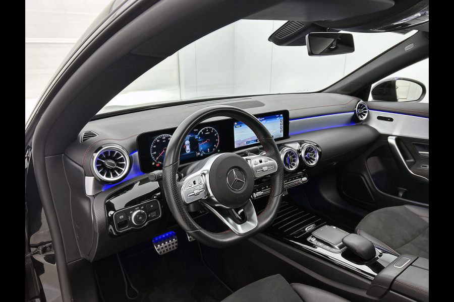 Mercedes-Benz CLA-Klasse 180 Business Solution AMG Panoramadak | Lichtmetalen velgen 5 spaaks |BMUX wide screen\ Naviagtie | parking support met camera achter | Inclusief 24 maanden MB Certified garantie voor Europa.