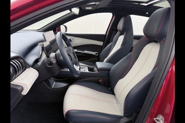 BYD ATTO 3 60kWh Design SOH 98% Pano-dak Leer+Elektr.Verst. Warmtepomp Adaptieve Cruise 360°Camera Apple Carplay Android Auto Elektr.Achter Verkeersbord detectie WiFi DAB Led Rijstrooksensor Keyless Smartphone Entry Fabrieksgarantie tot 12-12-2030/150.000km Garantie. Op de LFP Accu tot 12-12-2030/200.000km €44.000,- Nieuw!