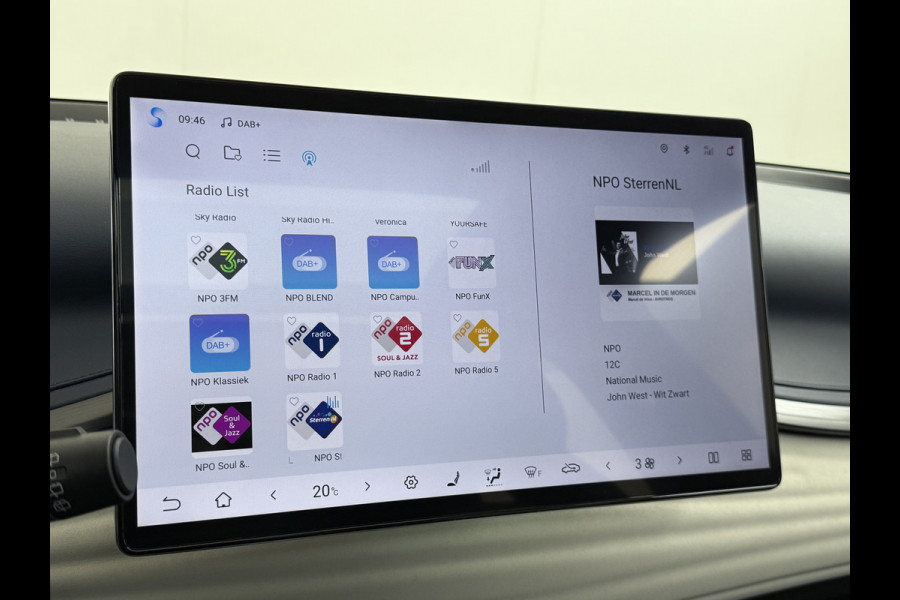 BYD ATTO 3 60kWh Design SOH 98% Pano-dak Leer+Elektr.Verst. Warmtepomp Adaptieve Cruise 360°Camera Apple Carplay Android Auto Elektr.Achter Verkeersbord detectie WiFi DAB Led Rijstrooksensor Keyless Smartphone Entry Fabrieksgarantie tot 12-12-2030/150.000km Garantie. Op de LFP Accu tot 12-12-2030/200.000km €44.000,- Nieuw!