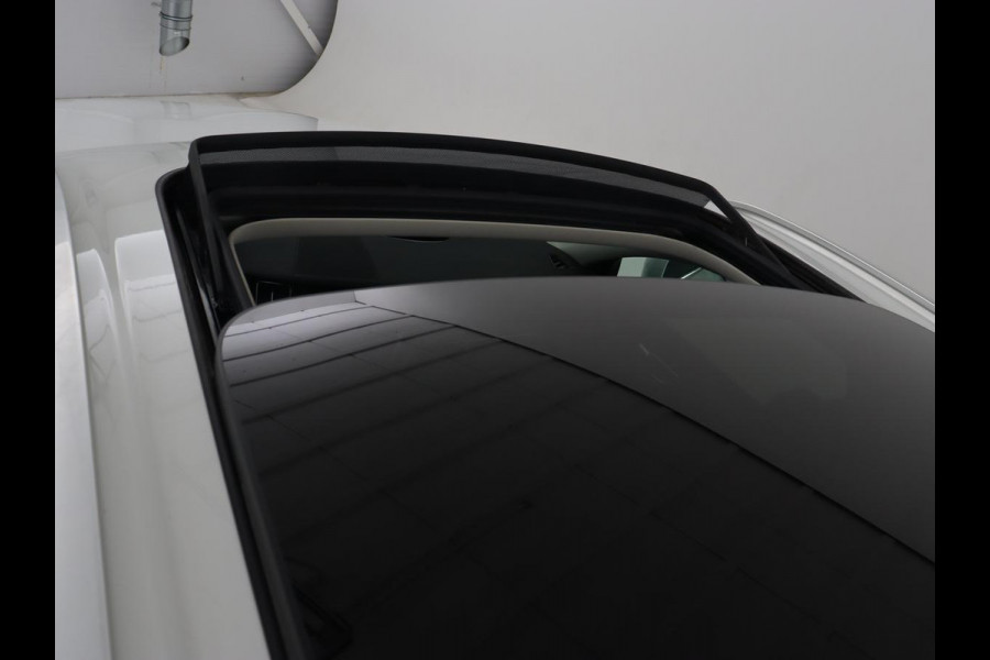 Volvo XC60 2.0 Recharge T6 AWD Inscription | Panoramadak | Trekhaak | Leder | Stoelverwarming | Camera | Carplay | Navigatie | Full LED | Parkeerhulp | Memory | PHEV | Plug In