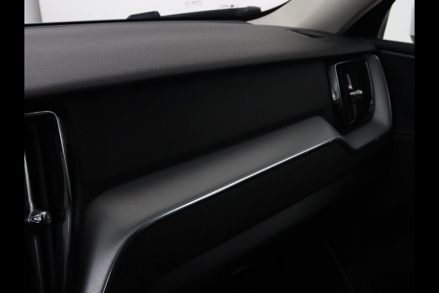 Volvo XC60 2.0 Recharge T6 AWD Inscription | Panoramadak | Trekhaak | Leder | Stoelverwarming | Camera | Carplay | Navigatie | Full LED | Parkeerhulp | Memory | PHEV | Plug In