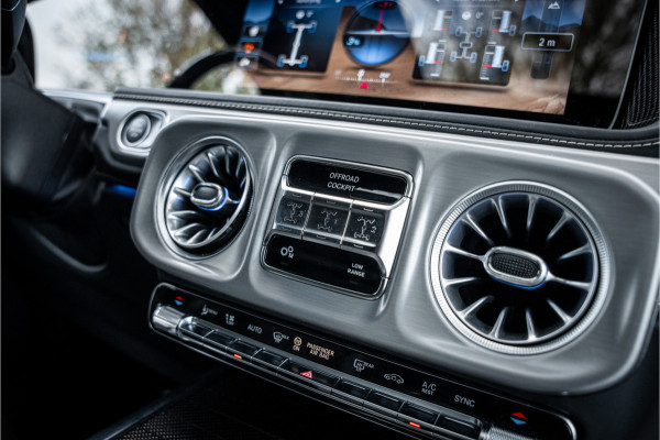 Mercedes-Benz G-Klasse AMG 63 ** Akrapovic ** AMG Performance Pack ** Carbon ** Xpell PPF Face-lift MY25 ** Target Blue Eye ** Manufaktur