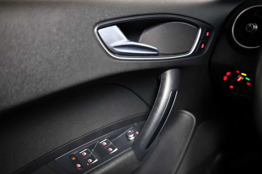 Audi A1 Sportback 1.4 TFSI Pro Line PANO NAVI BLUET STOELVW PDC ECC '18