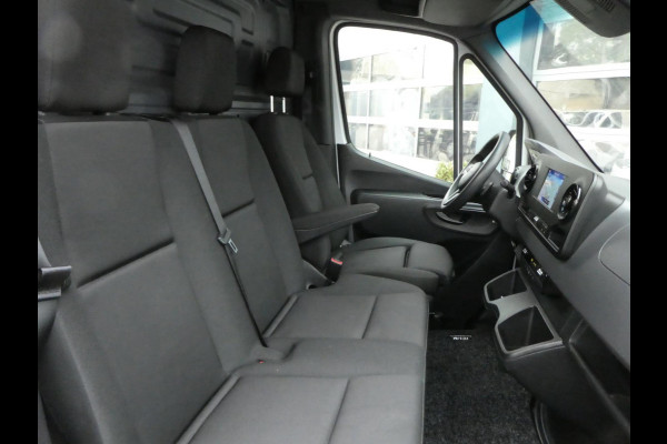 Mercedes-Benz Sprinter 215 CDI L2H2 airco, navigatie ,trekhaak ,3 zits