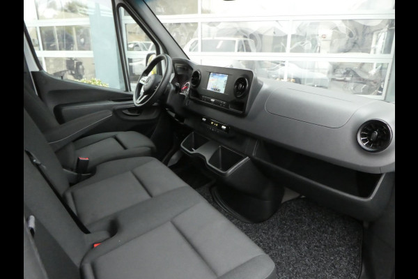 Mercedes-Benz Sprinter 215 CDI L2H2 airco, navigatie ,trekhaak ,3 zits
