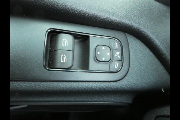 Mercedes-Benz Sprinter 215 CDI L2H2 airco, navigatie ,trekhaak ,3 zits