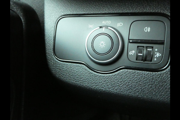 Mercedes-Benz Sprinter 215 CDI L2H2 airco, navigatie ,trekhaak ,3 zits