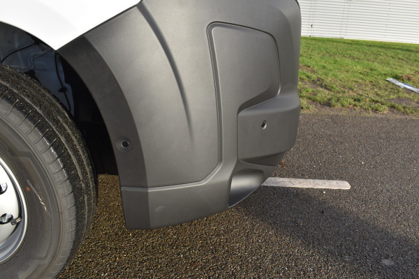 Peugeot Boxer 2.2 BlueHDi 140 S&S L2H2 3.3t Euro 6 Nieuw auto registratie 2024/ GEEN BPM/ L2H2 / achteruitrijcamera verzwaard verenpakket, pakket City plus