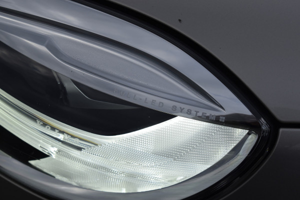 Volvo V40 Cross Country T3 153PK Automaat Nordic+ | Standkachel | Stoelverwarming | 17"LMV | LED