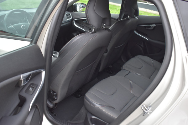 Volvo V40 Cross Country T3 153PK Automaat Nordic+ | Standkachel | Stoelverwarming | 17"LMV | LED