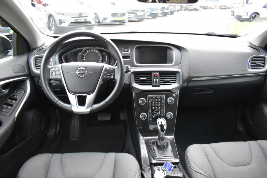 Volvo V40 Cross Country T3 153PK Automaat Nordic+ | Standkachel | Stoelverwarming | 17"LMV | LED