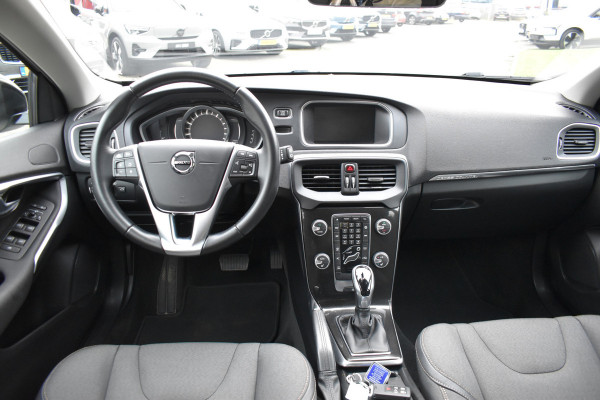 Volvo V40 Cross Country T3 153PK Automaat Nordic+ | Standkachel | Stoelverwarming | 17"LMV | LED