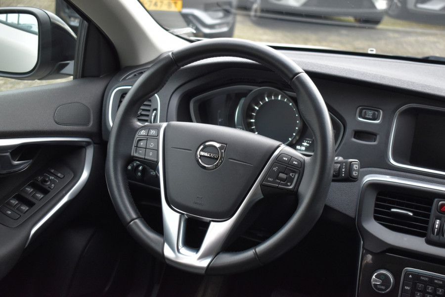 Volvo V40 Cross Country T3 153PK Automaat Nordic+ | Standkachel | Stoelverwarming | 17"LMV | LED