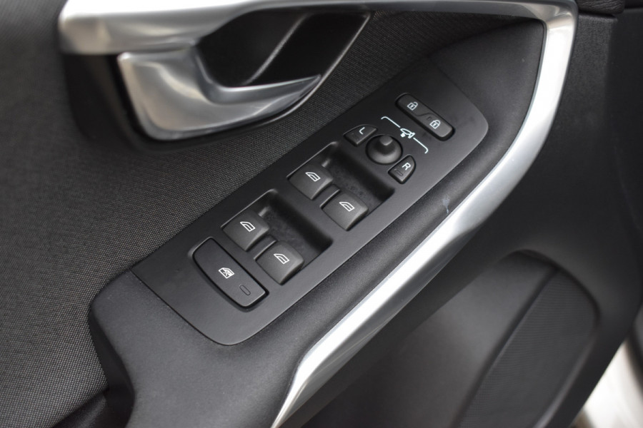 Volvo V40 Cross Country T3 153PK Automaat Nordic+ | Standkachel | Stoelverwarming | 17"LMV | LED