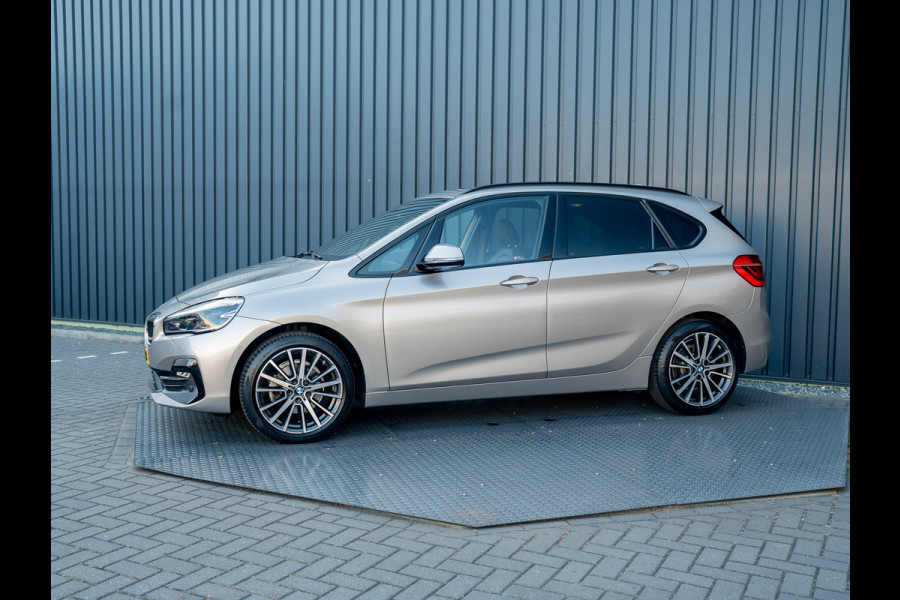 BMW 2 Serie Active Tourer 218i Business Edition Plus | Panodak | Head Up | Trekhaak | Camera | Prijs Rijklaar!!